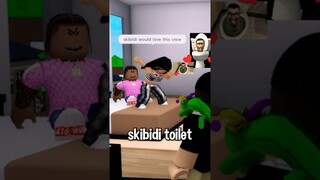 pretending to be skibidi toilet to spy on roblox daters.. 😂 #brookhaven #roblox