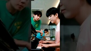 the way hia looks at sea lovingly♥‿ 🤭 #jimmysea #bl #lasttwilightseries