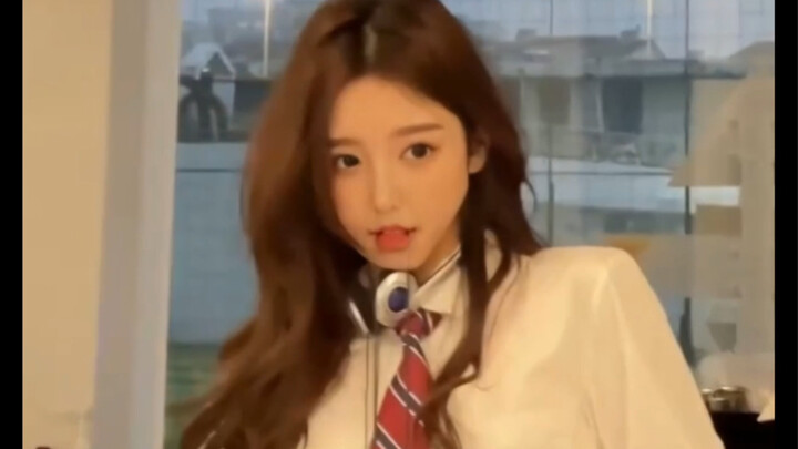 Rất nhút nhát, ra ngoài cũng chỉ dám đi dưới cống.