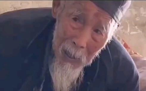 أنا لا أخاف من الوجوه المبتسمة للأطباء الغربيين، ولكنني أخاف من الوجوه المنخفضة للأطباء الصينيين!