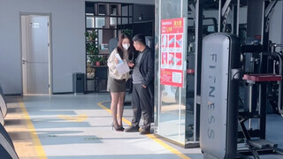 为什么健身房女教练容易卖课就因为穿了黑丝？