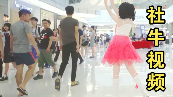 College guy wears women's clothes and dances in the mall—actually mistaken for a cute girl?!