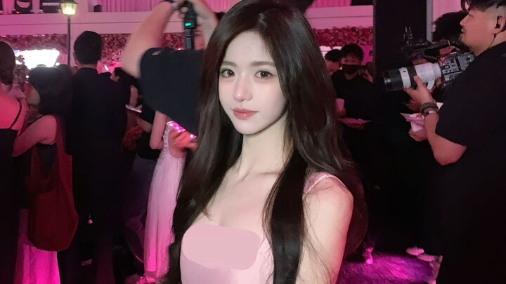 “If you’d just said you like big sis earlier, I wouldn’t have bothered pretending.”