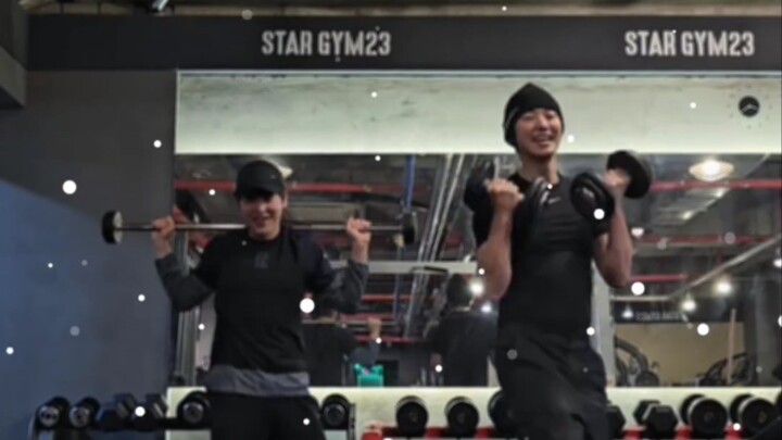 EXO’s Kim Min-seok & Park Chanyeol Take on a “First Snow” Workout Challenge!