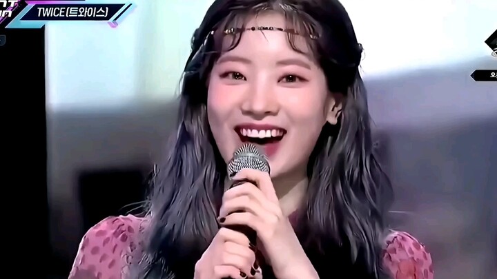 【TWICE】Đoạn kết chín người chín sắc, hãy đón nhận nụ hôn bay từ chín cô thỏ của TWICE nào!