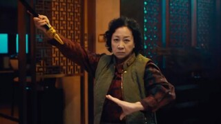 “宝刀尤未老，单手立关刀！”