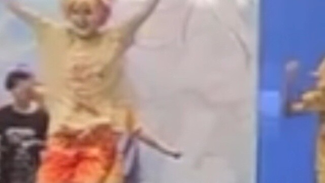 8.18 Rekor Pribadi Tari Random House