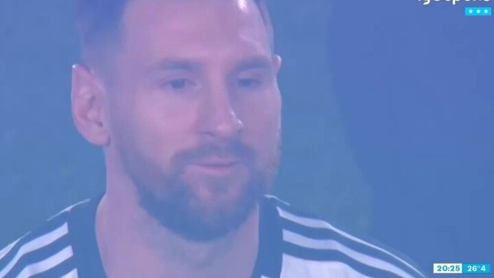 Spectacular!! Over 80,000 Argentine fans unite in a massive on-site chorus to welcome the world cham