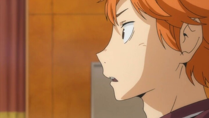 Menggambar Hinata dari samping yg kaget karna Kageyama muak dgn sebutan raja lapangan