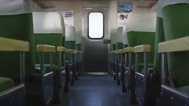 Pada masa itu, cinta begitu sederhana; bahkan sekotak mi instan pun bisa memunculkan percikan cinta.