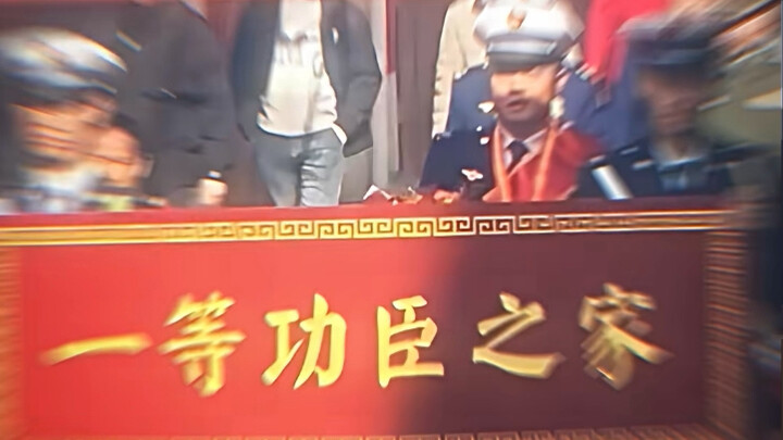 “Con bất hiếu, con kính trung”