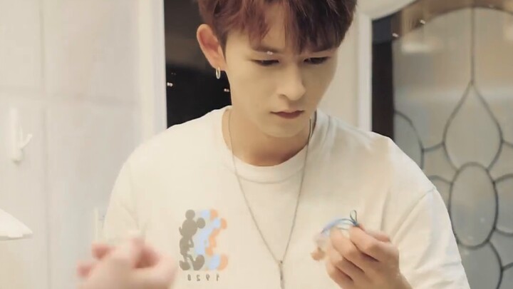 ได้ยินมาว่าสถานการณ์แบบนี้เกิดขึ้นกับทุกครอบครัวที่มีลูกสาวด้วยใช่ไหม? - -