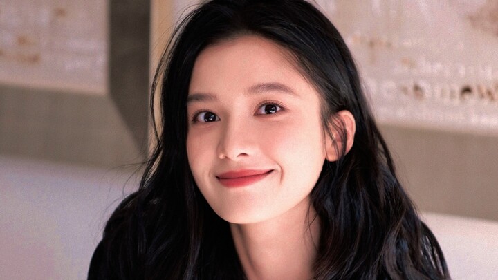 She’s so beautiful she perfectly embodies the public’s ideal of a “school beauty” [Zhang Jingyi].
