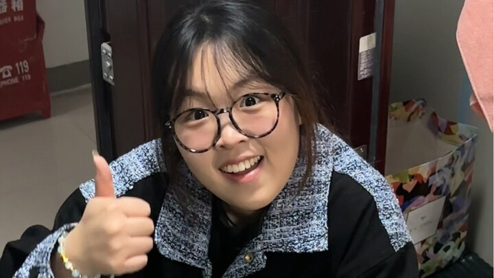 震惊！某女大学生买的垃圾桶居然还可以这么用…