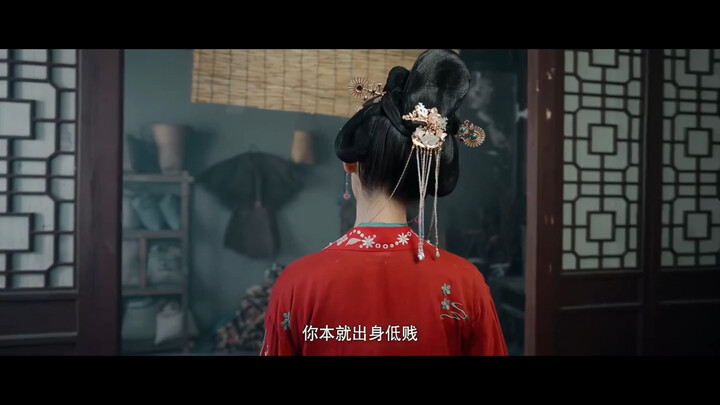 角色会挣扎着长出血肉，挣扎着前行求生，活出独一无二的个性，成为自己的执笔人