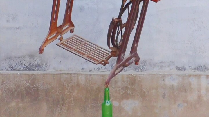 [Chinese Balancing Act] King of Balancing: Standing a Sewing Machine on a Beer Bottle