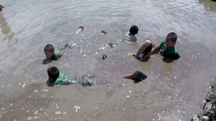 हिलोमा घमासान  रेस्लिङ । MUD WRESTLING...