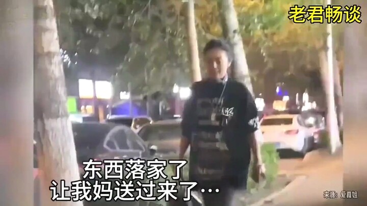 Ibu mendapati ada seorang gadis di mobil anaknya, ekspresinya berubah begitu cepat—kocak banget, hah