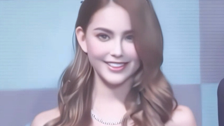 Jay Chou’s wife, Hannah Quinlivan, went shopping for a handbag at the mall and was looked down upon 