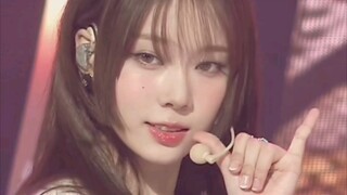 Kim Min-jung yang haus menembak lurus ke cermin