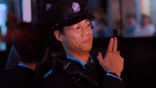 一坤封神，小巡警一枪击毙黑大哥，从此混混看见他就腿软！