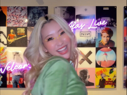 𝑾𝒉𝒆𝒏 𝒚𝒐𝒖 𝒔𝒆𝒆 𝑴𝑨𝒀𝑨, 𝒔𝒉𝒆'𝒔 𝒂𝒍𝒘𝒂𝒚𝒔 𝒊𝒏 𝒉𝒆𝒓 𝒃𝒂𝒈...👜…