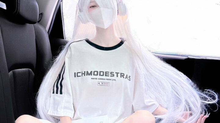 I hear everyone’s a white-hair enthusiast?