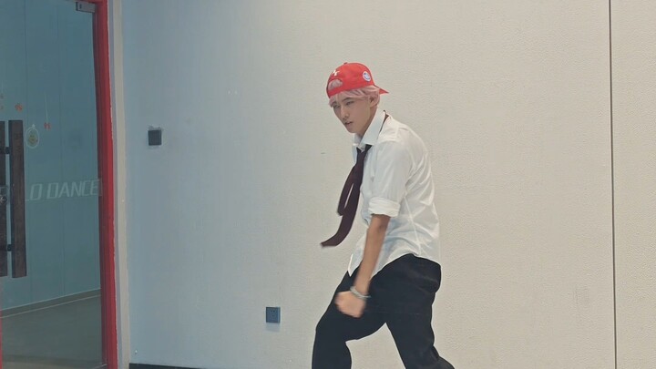 Today, I’m covering Baekhyun’s “Roar” dance.