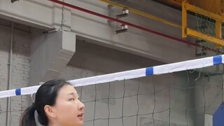 Học cách xử lý bóng tennis tầm gần, trở thành một cầu thủ tấn công giỏi mà không cần phải nhặt bóng 