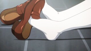 这位美女，公共场所里请注意自己的形 象！