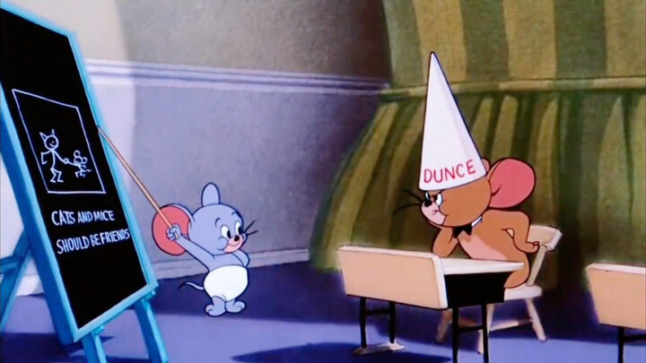 The little mouse even became a teacher, hahaha!