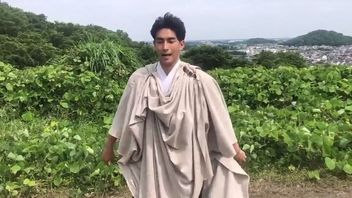 [Subtitle] Holy Blade Secara Resmi Merekomendasikan Pertunjukan Imitasi Fan Yuri Terobosan 80135