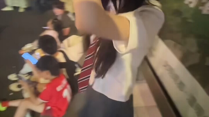 Mengejar teman-teman perempuan di WeChat Moments