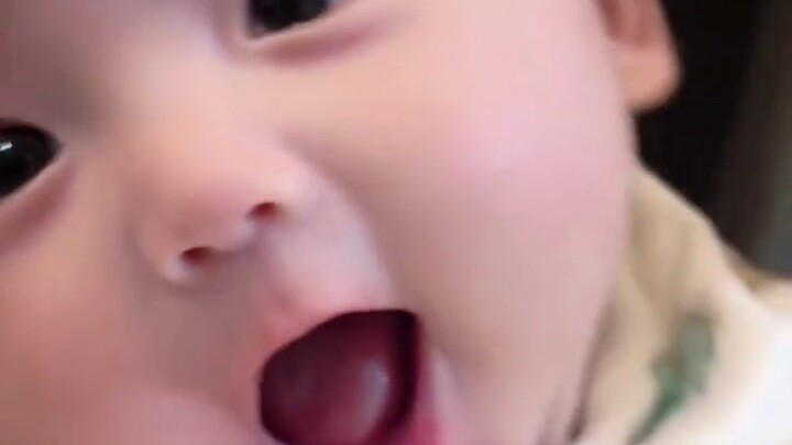 Nailong roars! So cute— I can almost smell the sweet milk even through the screen.