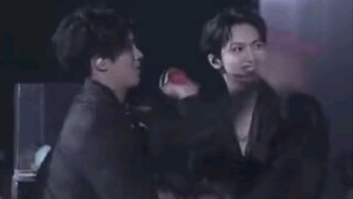 عندما يثير تشيه لي غضب القطط والكلاب الأليفة المدللة، يكون الأمر كالتالي: