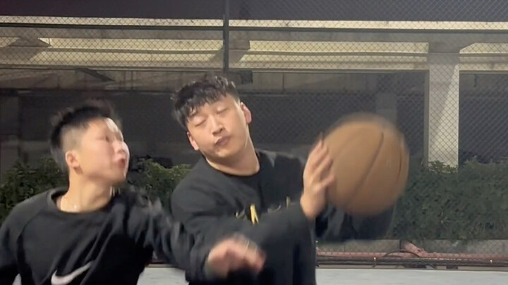 เรียกพี่ชายคู่ซี้มาดวลตัวต่อตัว ซีรีส์หัวเราะจนเสียงหายใน 10 วินาที!!! มุกกวนๆ เฮฮาเกี่ยวกับบาสเกตบอ