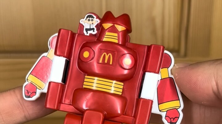 Mainan McDonald’s terbaik tahun ini! Kolaborasi Crayon Shin‑chan dengan mainan robot Kondam dari McD