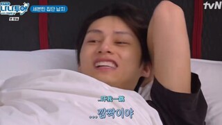 Cute cat Jun wakes up and starts listening to Korean and Chinese to determine if he is dreaming