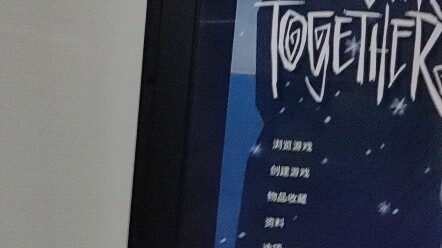 Màn hình hơi bẩn, lau sơ một chút.