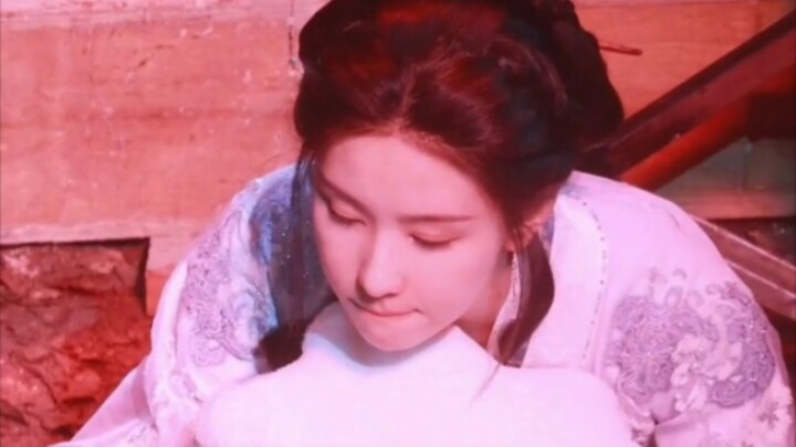 Even her bestie went to keep her company!