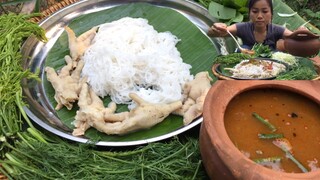 ขนมจีนน้ำยาป่าตีนไก่เปื่อยๆ คนกะเปื่อยจนจะละลาย1/4/2020
