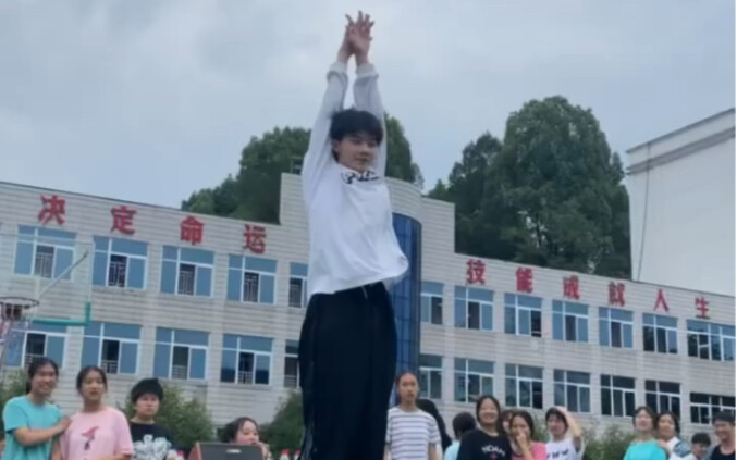 Rollin-brave girls campus recruit new boys dance