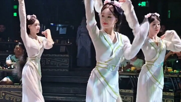Nghi ngờ hôn quân, thấu hiểu hôn quân, rồi trở thành hôn quân, thật sự rất tao nhã!