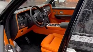 Immersive Experience: What Does It Feel Like to Ride in a Rolls-Royce on a Rainy Day