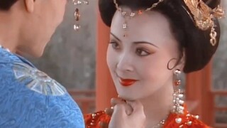 Nàng đã nhảy điệu nhảy eo xanh cho vị vua yêu dấu của mình ba lần, một lần khi họ mới gặp nhau, một 