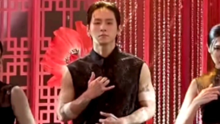 ควอนนยองด็อก deukie กับชุดโปร่งใสเข้ากันสุดๆ กับพี่ชายจิตใจงาม! คลิปถ่ายสดแดนซ์แบ็กของ flower