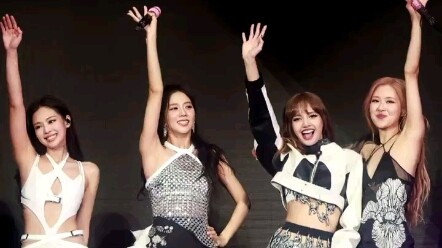 ฉันบอกเลยว่าพี่ๆ บนเวทีโคเชลลาเดือดสุดๆ ไปเลย!