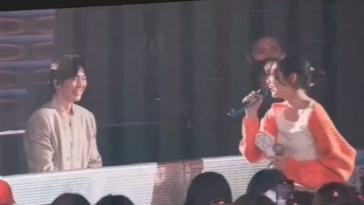 【Konser EXO】Seorang penggemar beruntung lagi yang menyanyikan lagu Byun Baekhyun! Hoo hoo dengarkan 