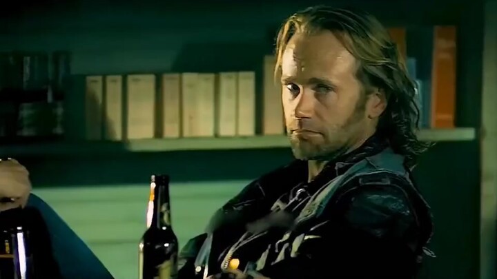 Watch the horror thriller "Texas Chainsaw Massacre: The Beginning" in one sitting!