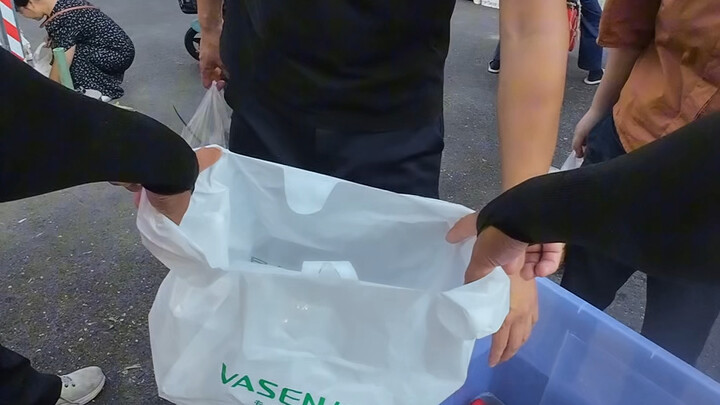 Today I set up my fish stall to tackle a new dungeon. No sooner had I unpacked than I ran into a top